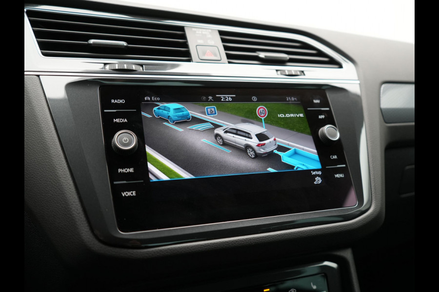 Volkswagen Tiguan 1.4 TSI eHybrid Active PHEV 245pk Dealer O.H. | Trekhaak Af Fabriek | Adaptive Cruise | Camera | LED verlichting | Stoelen & Stuur Verwarmd | Apple Carplay | Navigatie | Virtual Cockpit | DAB | Plug In Hybrid |