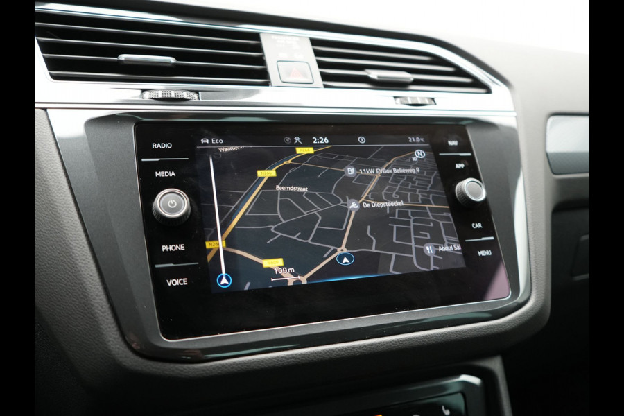 Volkswagen Tiguan 1.4 TSI eHybrid Active PHEV 245pk Dealer O.H. | Trekhaak Af Fabriek | Adaptive Cruise | Camera | LED verlichting | Stoelen & Stuur Verwarmd | Apple Carplay | Navigatie | Virtual Cockpit | DAB | Plug In Hybrid |