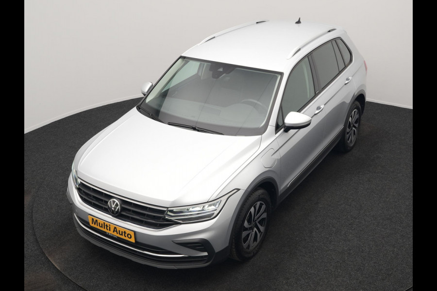 Volkswagen Tiguan 1.4 TSI eHybrid Active PHEV 245pk Dealer O.H. | Trekhaak Af Fabriek | Adaptive Cruise | Camera | LED verlichting | Stoelen & Stuur Verwarmd | Apple Carplay | Navigatie | Virtual Cockpit | DAB | Plug In Hybrid |