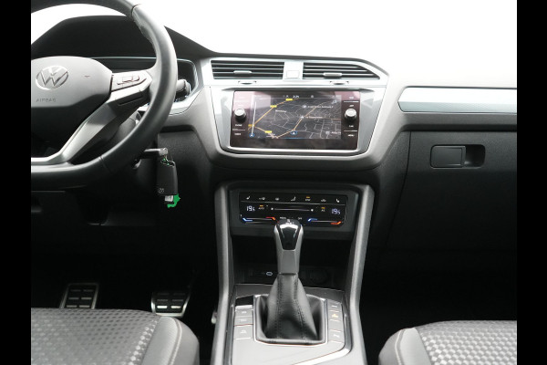 Volkswagen Tiguan 1.4 TSI eHybrid Active PHEV 245pk Dealer O.H. | Trekhaak Af Fabriek | Adaptive Cruise | Camera | LED verlichting | Stoelen & Stuur Verwarmd | Apple Carplay | Navigatie | Virtual Cockpit | DAB | Plug In Hybrid |