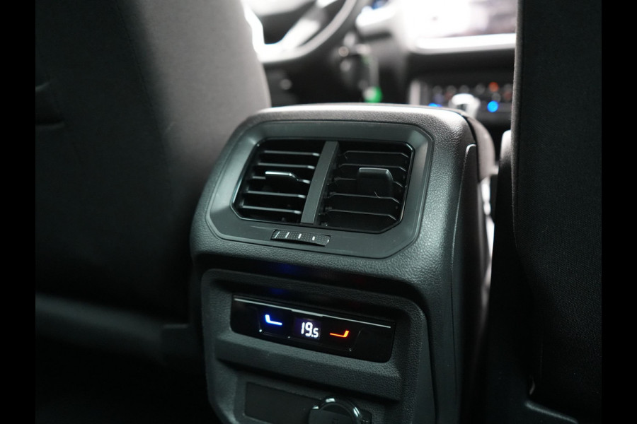 Volkswagen Tiguan 1.4 TSI eHybrid Active PHEV 245pk Dealer O.H. | Trekhaak Af Fabriek | Adaptive Cruise | Camera | LED verlichting | Stoelen & Stuur Verwarmd | Apple Carplay | Navigatie | Virtual Cockpit | DAB | Plug In Hybrid |