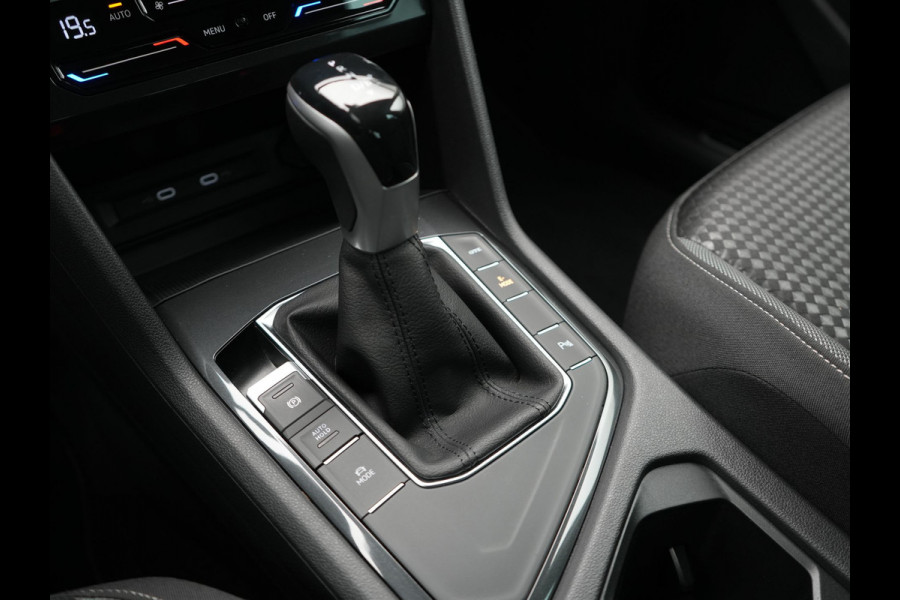 Volkswagen Tiguan 1.4 TSI eHybrid Active PHEV 245pk Dealer O.H. | Trekhaak Af Fabriek | Adaptive Cruise | Camera | LED verlichting | Stoelen & Stuur Verwarmd | Apple Carplay | Navigatie | Virtual Cockpit | DAB | Plug In Hybrid |