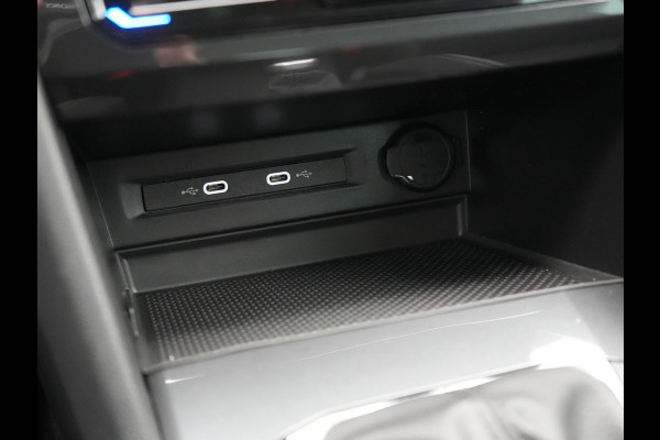 Volkswagen Tiguan 1.4 TSI eHybrid Active PHEV 245pk Dealer O.H. | Trekhaak Af Fabriek | Adaptive Cruise | Camera | LED verlichting | Stoelen & Stuur Verwarmd | Apple Carplay | Navigatie | Virtual Cockpit | DAB | Plug In Hybrid |