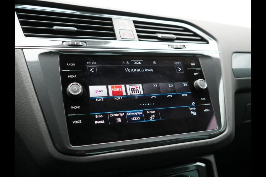 Volkswagen Tiguan 1.4 TSI eHybrid Active PHEV 245pk Dealer O.H. | Trekhaak Af Fabriek | Adaptive Cruise | Camera | LED verlichting | Stoelen & Stuur Verwarmd | Apple Carplay | Navigatie | Virtual Cockpit | DAB | Plug In Hybrid |
