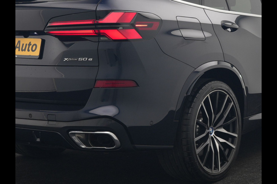 BMW X5 xDrive50e High Executive PHEV 490pk Dealer O.H. | Panodak Sky Lounge | M Sport | Luchtvering | Head Up | 360 Camera | Harman / Kardon | Nappa Lederen Comfortstoelen Memory & Verwarmd | Carbon Schwarz | Apple Carplay | Keyless | Blis | 22"L Plug In Hybrid |