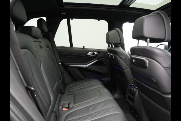 BMW X5 xDrive50e High Executive PHEV 490pk Dealer O.H. | Panodak Sky Lounge | M Sport | Luchtvering | Head Up | 360 Camera | Harman / Kardon | Nappa Lederen Comfortstoelen Memory & Verwarmd | Carbon Schwarz | Apple Carplay | Keyless | Blis | 22"L Plug In Hybrid |