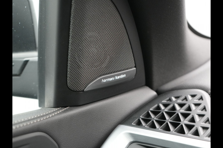 BMW X5 xDrive50e High Executive PHEV 490pk Dealer O.H. | Panodak Sky Lounge | M Sport | Luchtvering | Head Up | 360 Camera | Harman / Kardon | Nappa Lederen Comfortstoelen Memory & Verwarmd | Carbon Schwarz | Apple Carplay | Keyless | Blis | 22"L Plug In Hybrid |