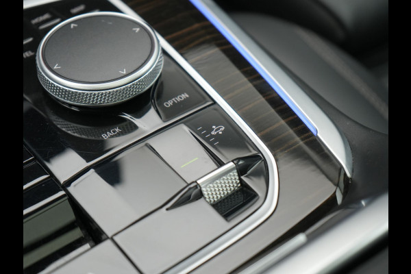 BMW X5 xDrive50e High Executive PHEV 490pk Dealer O.H. | Panodak Sky Lounge | M Sport | Luchtvering | Head Up | 360 Camera | Harman / Kardon | Nappa Lederen Comfortstoelen Memory & Verwarmd | Carbon Schwarz | Apple Carplay | Keyless | Blis | 22"L Plug In Hybrid |