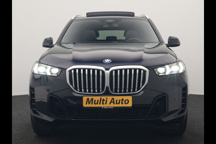 BMW X5 xDrive50e High Executive PHEV 490pk Dealer O.H. | Panodak Sky Lounge | M Sport | Luchtvering | Head Up | 360 Camera | Harman / Kardon | Nappa Lederen Comfortstoelen Memory & Verwarmd | Carbon Schwarz | Apple Carplay | Keyless | Blis | 22"L Plug In Hybrid |