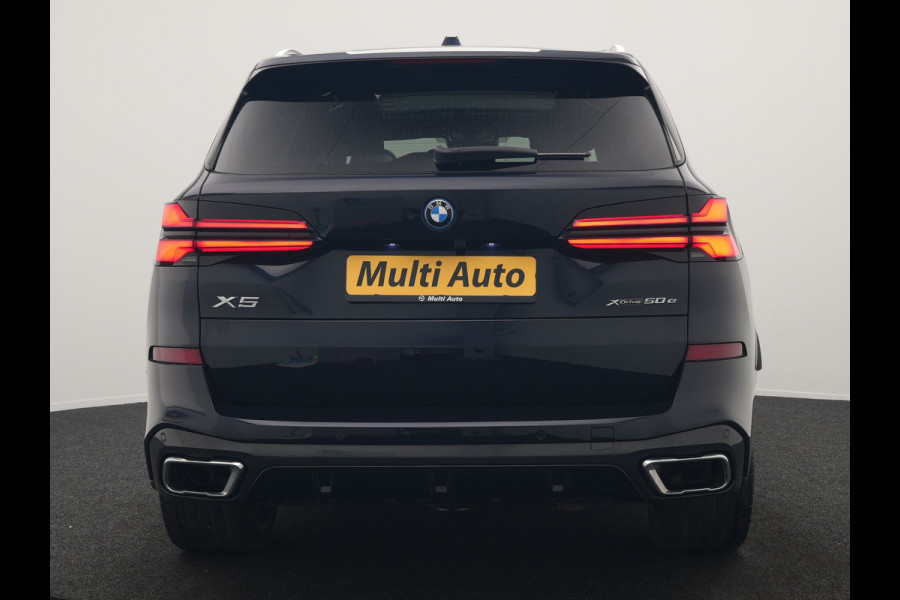 BMW X5 xDrive50e High Executive PHEV 490pk Dealer O.H. | Panodak Sky Lounge | M Sport | Luchtvering | Head Up | 360 Camera | Harman / Kardon | Nappa Lederen Comfortstoelen Memory & Verwarmd | Carbon Schwarz | Apple Carplay | Keyless | Blis | 22"L Plug In Hybrid |