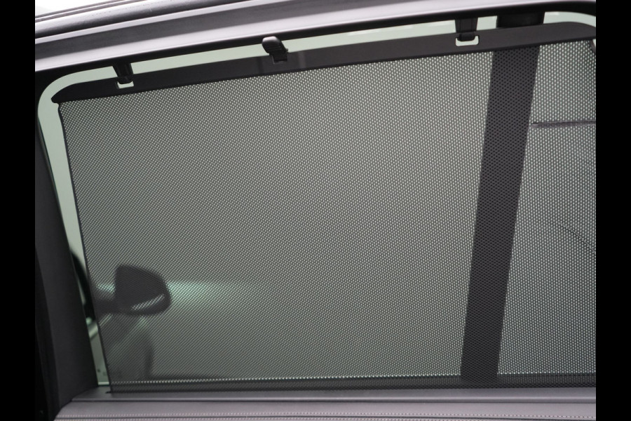 BMW X5 xDrive50e High Executive PHEV 490pk Dealer O.H. | Panodak Sky Lounge | M Sport | Luchtvering | Head Up | 360 Camera | Harman / Kardon | Nappa Lederen Comfortstoelen Memory & Verwarmd | Carbon Schwarz | Apple Carplay | Keyless | Blis | 22"L Plug In Hybrid |