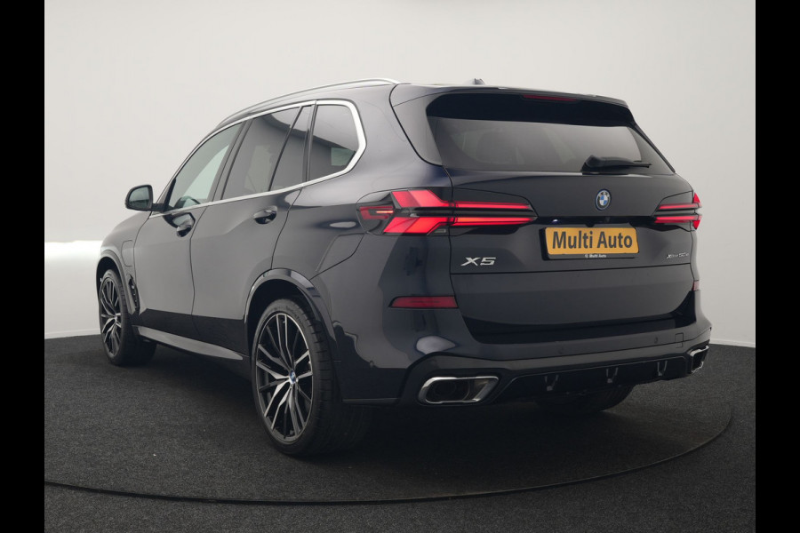 BMW X5 xDrive50e High Executive PHEV 490pk Dealer O.H. | Panodak Sky Lounge | M Sport | Luchtvering | Head Up | 360 Camera | Harman / Kardon | Nappa Lederen Comfortstoelen Memory & Verwarmd | Carbon Schwarz | Apple Carplay | Keyless | Blis | 22"L Plug In Hybrid |