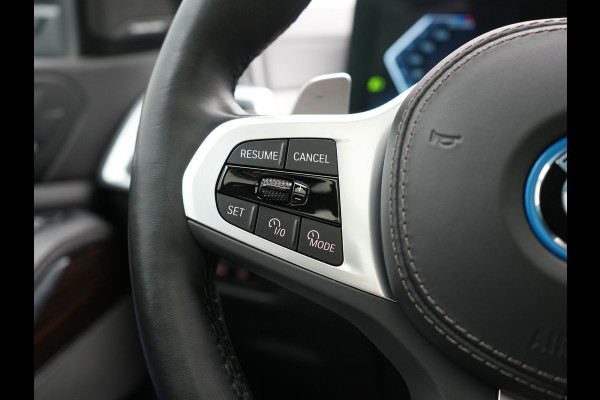 BMW X5 xDrive50e High Executive PHEV 490pk Dealer O.H. | Panodak Sky Lounge | M Sport | Luchtvering | Head Up | 360 Camera | Harman / Kardon | Nappa Lederen Comfortstoelen Memory & Verwarmd | Carbon Schwarz | Apple Carplay | Keyless | Blis | 22"L Plug In Hybrid |