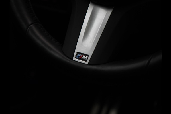 BMW X5 xDrive50e High Executive PHEV 490pk Dealer O.H. | Panodak Sky Lounge | M Sport | Luchtvering | Head Up | 360 Camera | Harman / Kardon | Nappa Lederen Comfortstoelen Memory & Verwarmd | Carbon Schwarz | Apple Carplay | Keyless | Blis | 22"L Plug In Hybrid |