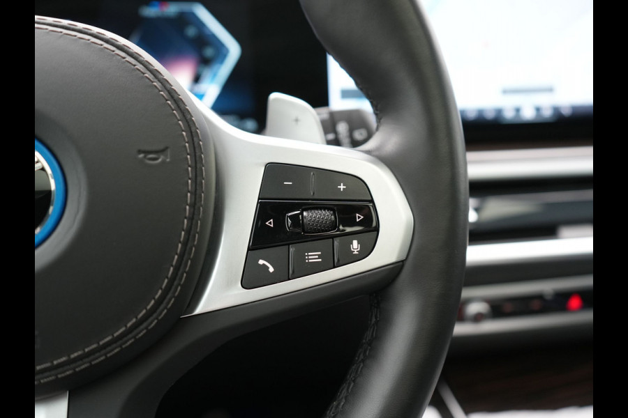 BMW X5 xDrive50e High Executive PHEV 490pk Dealer O.H. | Panodak Sky Lounge | M Sport | Luchtvering | Head Up | 360 Camera | Harman / Kardon | Nappa Lederen Comfortstoelen Memory & Verwarmd | Carbon Schwarz | Apple Carplay | Keyless | Blis | 22"L Plug In Hybrid |