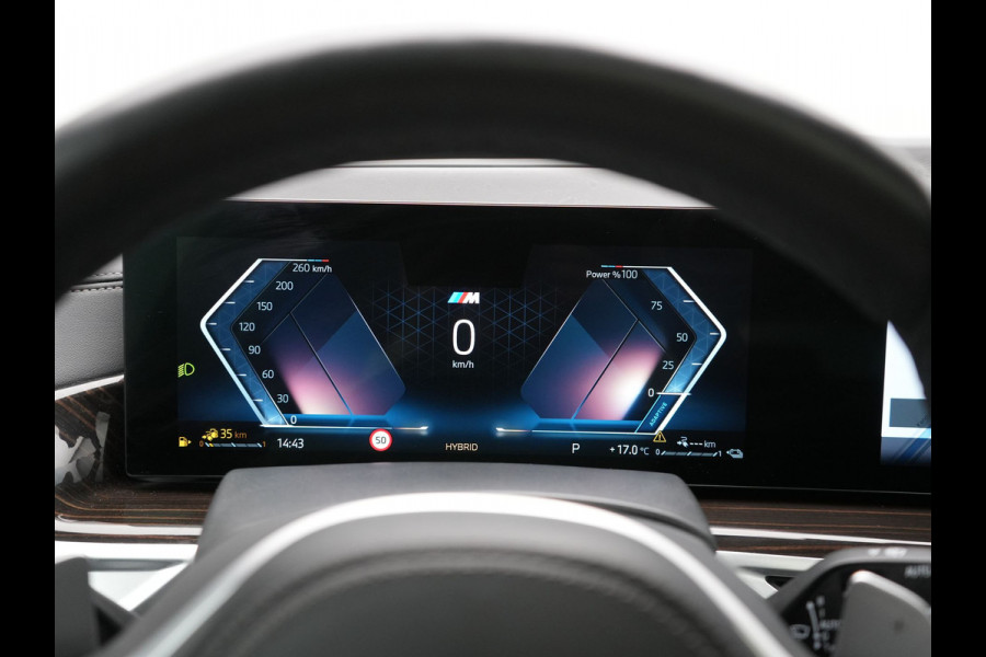 BMW X5 xDrive50e High Executive PHEV 490pk Dealer O.H. | Panodak Sky Lounge | M Sport | Luchtvering | Head Up | 360 Camera | Harman / Kardon | Nappa Lederen Comfortstoelen Memory & Verwarmd | Carbon Schwarz | Apple Carplay | Keyless | Blis | 22"L Plug In Hybrid |