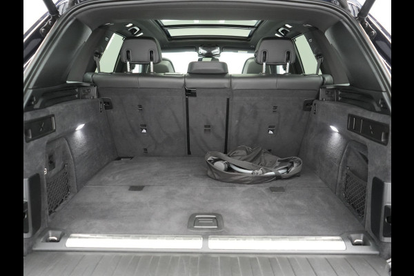BMW X5 xDrive50e High Executive PHEV 490pk Dealer O.H. | Panodak Sky Lounge | M Sport | Luchtvering | Head Up | 360 Camera | Harman / Kardon | Nappa Lederen Comfortstoelen Memory & Verwarmd | Carbon Schwarz | Apple Carplay | Keyless | Blis | 22"L Plug In Hybrid |