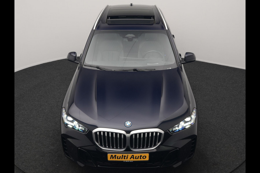 BMW X5 xDrive50e High Executive PHEV 490pk Dealer O.H. | Panodak Sky Lounge | M Sport | Luchtvering | Head Up | 360 Camera | Harman / Kardon | Nappa Lederen Comfortstoelen Memory & Verwarmd | Carbon Schwarz | Apple Carplay | Keyless | Blis | 22"L Plug In Hybrid |