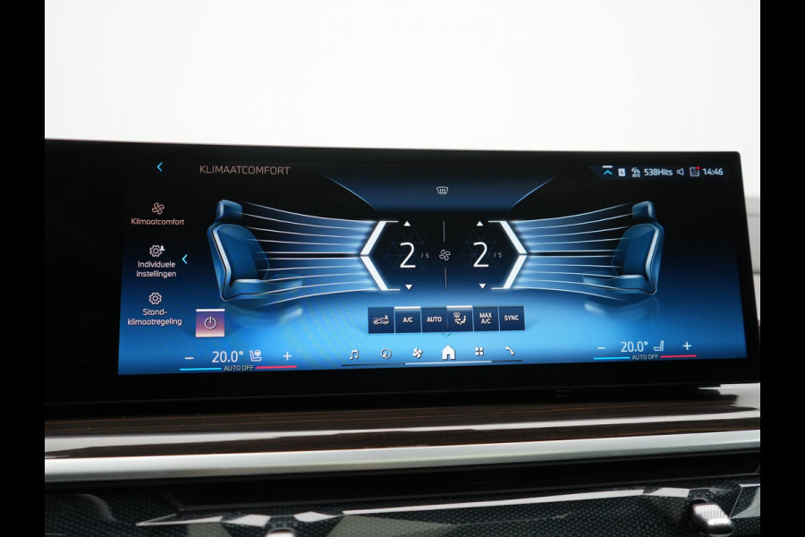 BMW X5 xDrive50e High Executive PHEV 490pk Dealer O.H. | Panodak Sky Lounge | M Sport | Luchtvering | Head Up | 360 Camera | Harman / Kardon | Nappa Lederen Comfortstoelen Memory & Verwarmd | Carbon Schwarz | Apple Carplay | Keyless | Blis | 22"L Plug In Hybrid |