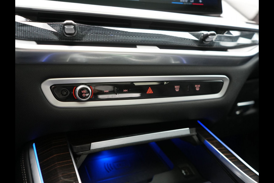 BMW X5 xDrive50e High Executive PHEV 490pk Dealer O.H. | Panodak Sky Lounge | M Sport | Luchtvering | Head Up | 360 Camera | Harman / Kardon | Nappa Lederen Comfortstoelen Memory & Verwarmd | Carbon Schwarz | Apple Carplay | Keyless | Blis | 22"L Plug In Hybrid |