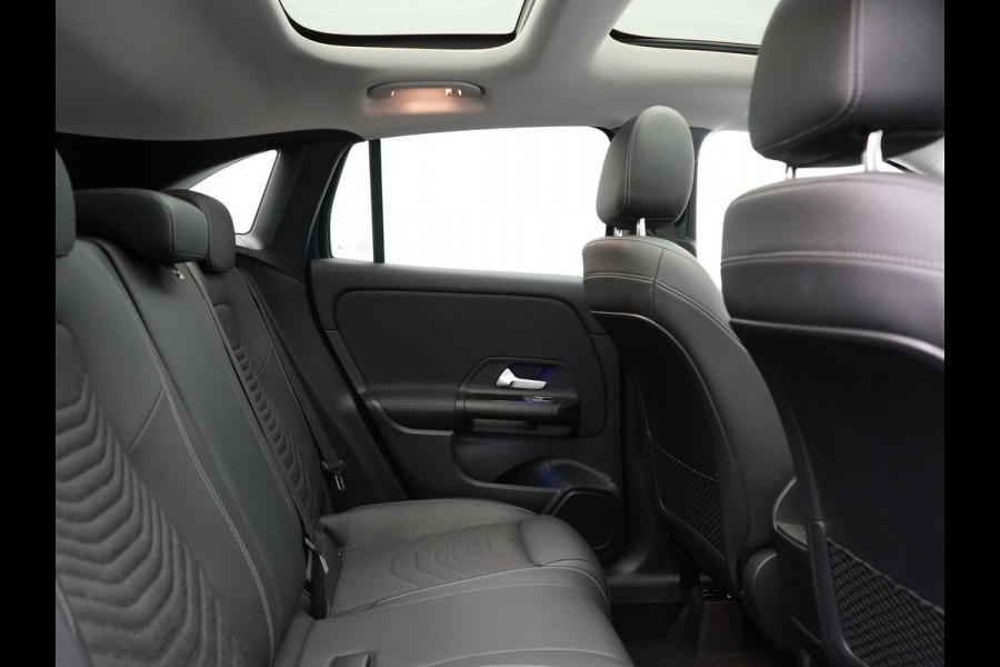 Mercedes-Benz GLA 250 e Style PHEV 218pk Dealer O.H. | Panodak | Adaptive Cruise | 360 Camera | Sportstoelen Memory & Verwarmd | Sfeerverlichting | Blis | Keyless | Apple Carplay | Navigatie | DAB | Plug In Hybrid |