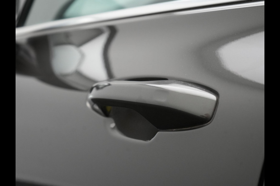 Volvo V60 T6 Recharge AWD Inscription PHEV 340pk | Panodak | Adaptive Cruise | Elektrische achterklep | Camera | Stoelen & Stuur Verwarmd | Keyless | Blis | Apple Carplay | Navigatie | DAB | Virtual | 18"L.M | Plug In Hybrid |