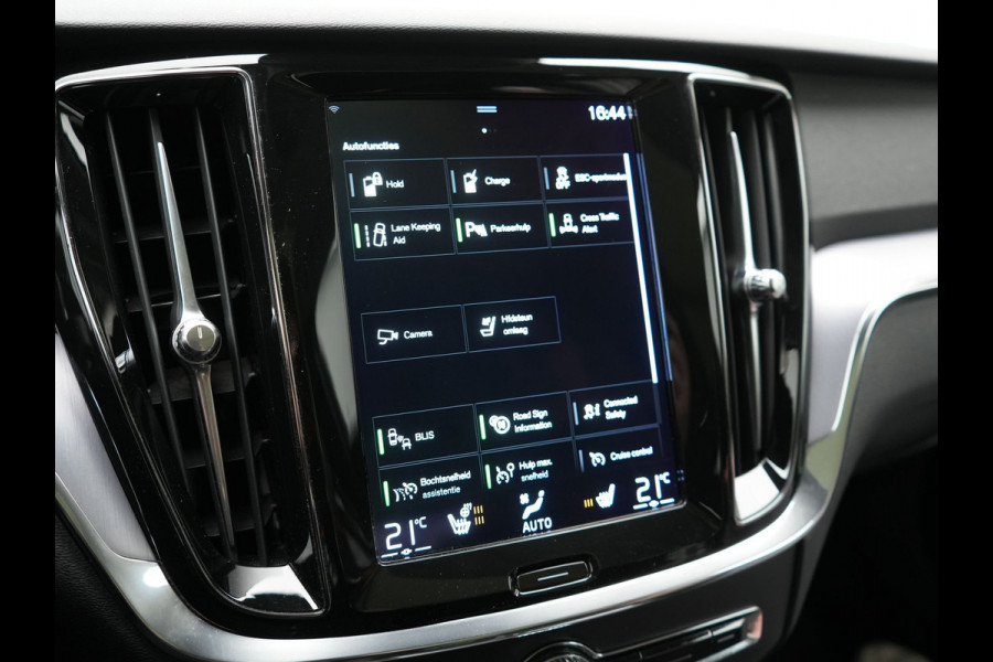 Volvo V60 T6 Recharge AWD Inscription PHEV 340pk | Panodak | Adaptive Cruise | Elektrische achterklep | Camera | Stoelen & Stuur Verwarmd | Keyless | Blis | Apple Carplay | Navigatie | DAB | Virtual | 18"L.M | Plug In Hybrid |