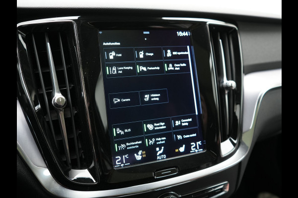 Volvo V60 T6 Recharge AWD Inscription PHEV 340pk | Panodak | Adaptive Cruise | Elektrische achterklep | Camera | Stoelen & Stuur Verwarmd | Keyless | Blis | Apple Carplay | Navigatie | DAB | Virtual | 18"L.M | Plug In Hybrid |