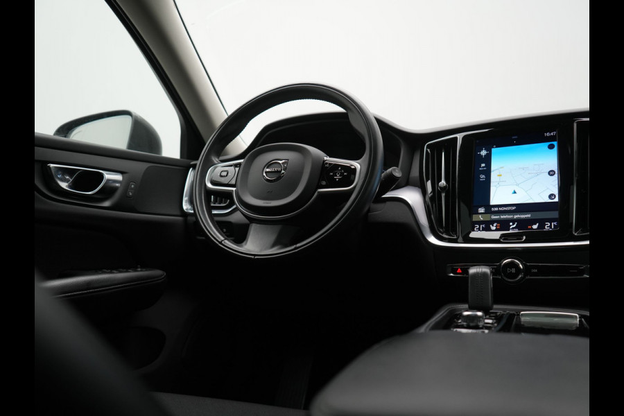 Volvo V60 T6 Recharge AWD Inscription PHEV 340pk | Panodak | Adaptive Cruise | Elektrische achterklep | Camera | Stoelen & Stuur Verwarmd | Keyless | Blis | Apple Carplay | Navigatie | DAB | Virtual | 18"L.M | Plug In Hybrid |