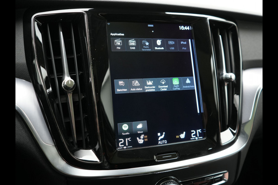 Volvo V60 T6 Recharge AWD Inscription PHEV 340pk | Panodak | Adaptive Cruise | Elektrische achterklep | Camera | Stoelen & Stuur Verwarmd | Keyless | Blis | Apple Carplay | Navigatie | DAB | Virtual | 18"L.M | Plug In Hybrid |