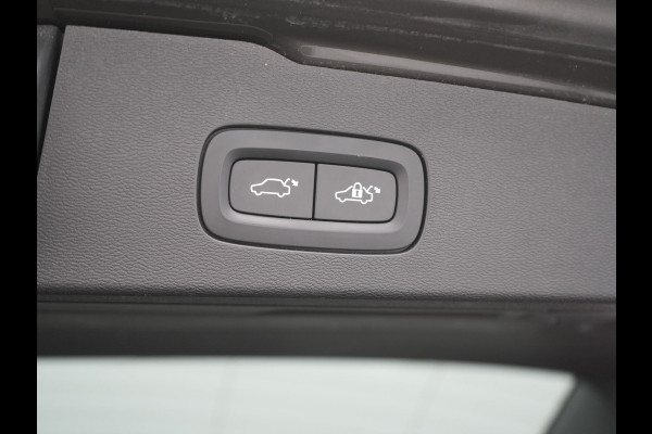 Volvo V60 T6 Recharge AWD Inscription PHEV 340pk | Panodak | Adaptive Cruise | Elektrische achterklep | Camera | Stoelen & Stuur Verwarmd | Keyless | Blis | Apple Carplay | Navigatie | DAB | Virtual | 18"L.M | Plug In Hybrid |