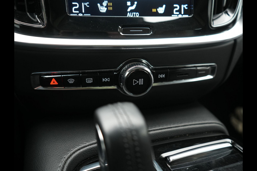 Volvo V60 T6 Recharge AWD Inscription PHEV 340pk | Panodak | Adaptive Cruise | Elektrische achterklep | Camera | Stoelen & Stuur Verwarmd | Keyless | Blis | Apple Carplay | Navigatie | DAB | Virtual | 18"L.M | Plug In Hybrid |