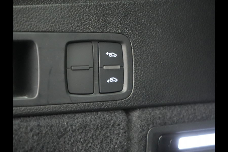 Audi Q5 50 TFSI e S Line FACELIFT PHEV 300pk Dealer O.H. | Luchtvering | Adaptive Cruise | Matrix Led | 360 Camera | Sportstoelen Verwarmd | Sfeerverlichting | Blis | Park Assist | Navigatie | DAB | Standkachel | Plug In Hybrid |