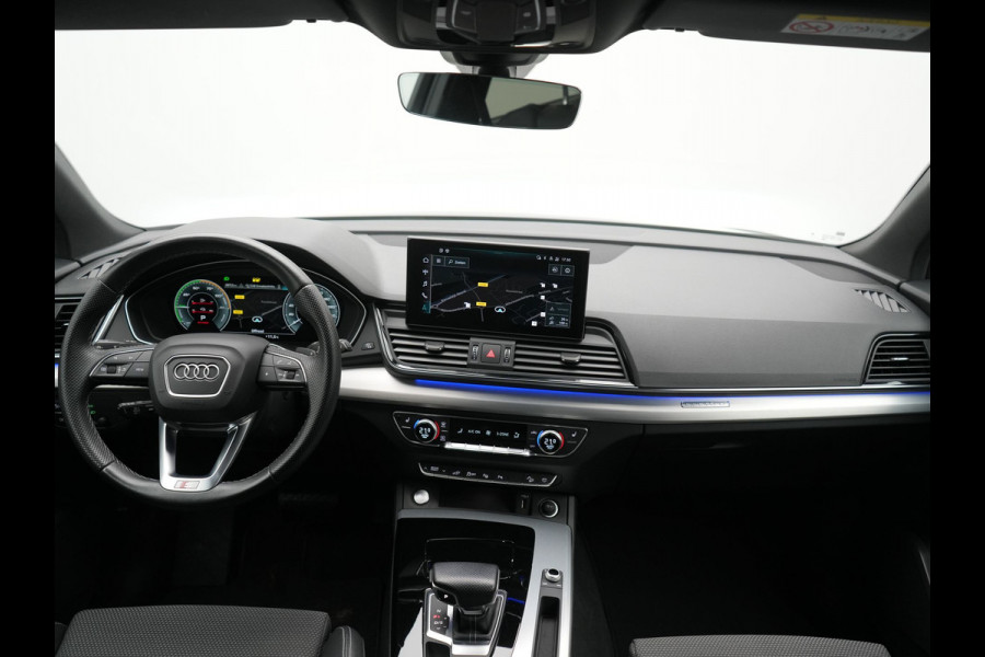 Audi Q5 50 TFSI e S Line FACELIFT PHEV 300pk Dealer O.H. | Luchtvering | Adaptive Cruise | Matrix Led | 360 Camera | Sportstoelen Verwarmd | Sfeerverlichting | Blis | Park Assist | Navigatie | DAB | Standkachel | Plug In Hybrid |