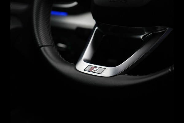 Audi Q5 50 TFSI e S Line FACELIFT PHEV 300pk Dealer O.H. | Luchtvering | Adaptive Cruise | Matrix Led | 360 Camera | Sportstoelen Verwarmd | Sfeerverlichting | Blis | Park Assist | Navigatie | DAB | Standkachel | Plug In Hybrid |