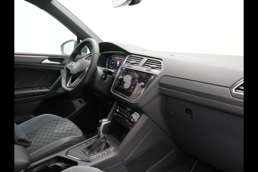 Volkswagen Tiguan 1.4 TSI eHybrid R-Line PHEV 245pk Dealer O.H | Trekhaak Af Fabriek | Adaptive Cruise | IQ Light | Adaptive Onderstel | Camera | Alcantara Sportstoelen & Stuur Verwarmd | Blis | Keyless | Sfeerverlichting | Virtual | Navigatie | DAB | 20"L.M | Plug In Hybrid |