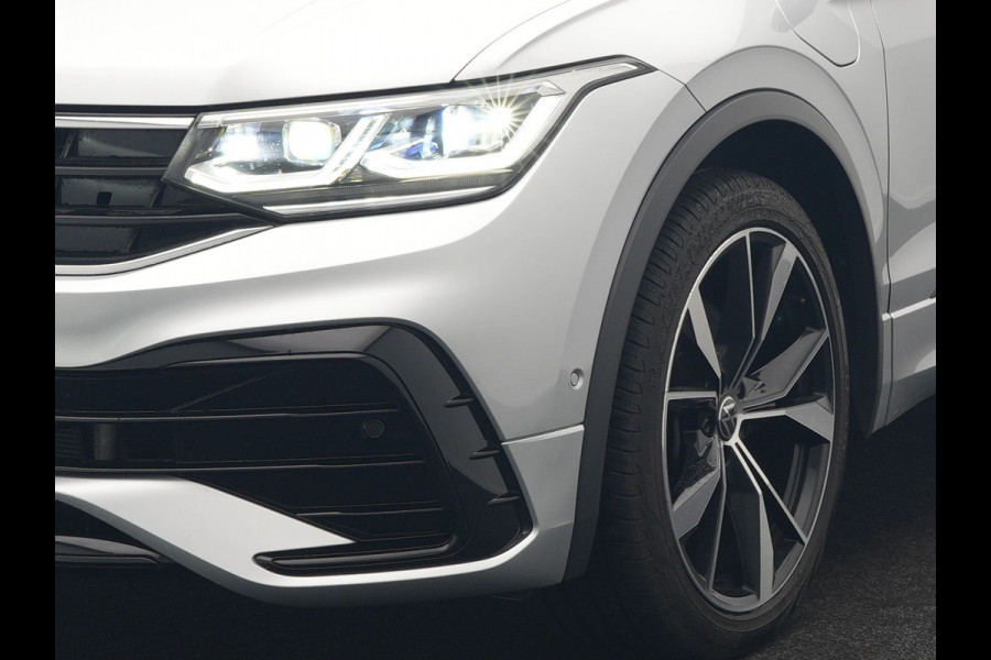 Volkswagen Tiguan 1.4 TSI eHybrid R-Line PHEV 245pk Dealer O.H | Trekhaak Af Fabriek | Adaptive Cruise | IQ Light | Adaptive Onderstel | Camera | Alcantara Sportstoelen & Stuur Verwarmd | Blis | Keyless | Sfeerverlichting | Virtual | Navigatie | DAB | 20"L.M | Plug In Hybrid |