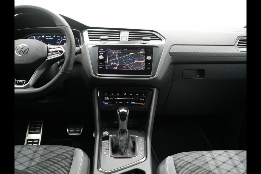 Volkswagen Tiguan 1.4 TSI eHybrid R-Line PHEV 245pk Dealer O.H | Trekhaak Af Fabriek | Adaptive Cruise | IQ Light | Adaptive Onderstel | Camera | Alcantara Sportstoelen & Stuur Verwarmd | Blis | Keyless | Sfeerverlichting | Virtual | Navigatie | DAB | 20"L.M | Plug In Hybrid |
