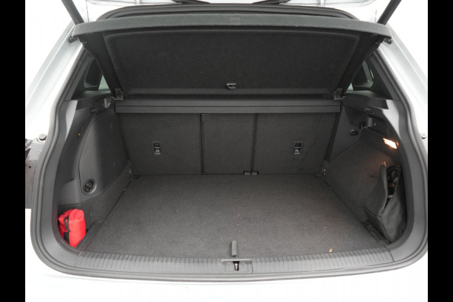 Volkswagen Tiguan 1.4 TSI eHybrid R-Line PHEV 245pk Dealer O.H | Trekhaak Af Fabriek | Adaptive Cruise | IQ Light | Adaptive Onderstel | Camera | Alcantara Sportstoelen & Stuur Verwarmd | Blis | Keyless | Sfeerverlichting | Virtual | Navigatie | DAB | 20"L.M | Plug In Hybrid |