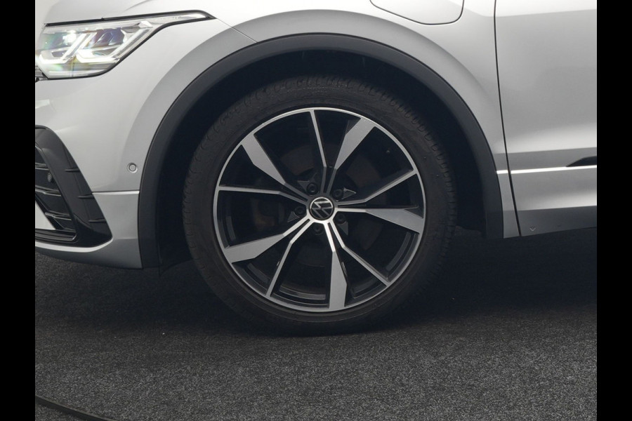 Volkswagen Tiguan 1.4 TSI eHybrid R-Line PHEV 245pk Dealer O.H | Trekhaak Af Fabriek | Adaptive Cruise | IQ Light | Adaptive Onderstel | Camera | Alcantara Sportstoelen & Stuur Verwarmd | Blis | Keyless | Sfeerverlichting | Virtual | Navigatie | DAB | 20"L.M | Plug In Hybrid |
