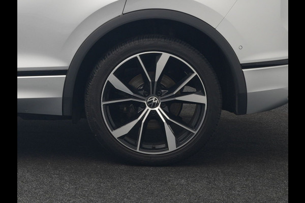 Volkswagen Tiguan 1.4 TSI eHybrid R-Line PHEV 245pk Dealer O.H | Trekhaak Af Fabriek | Adaptive Cruise | IQ Light | Adaptive Onderstel | Camera | Alcantara Sportstoelen & Stuur Verwarmd | Blis | Keyless | Sfeerverlichting | Virtual | Navigatie | DAB | 20"L.M | Plug In Hybrid |