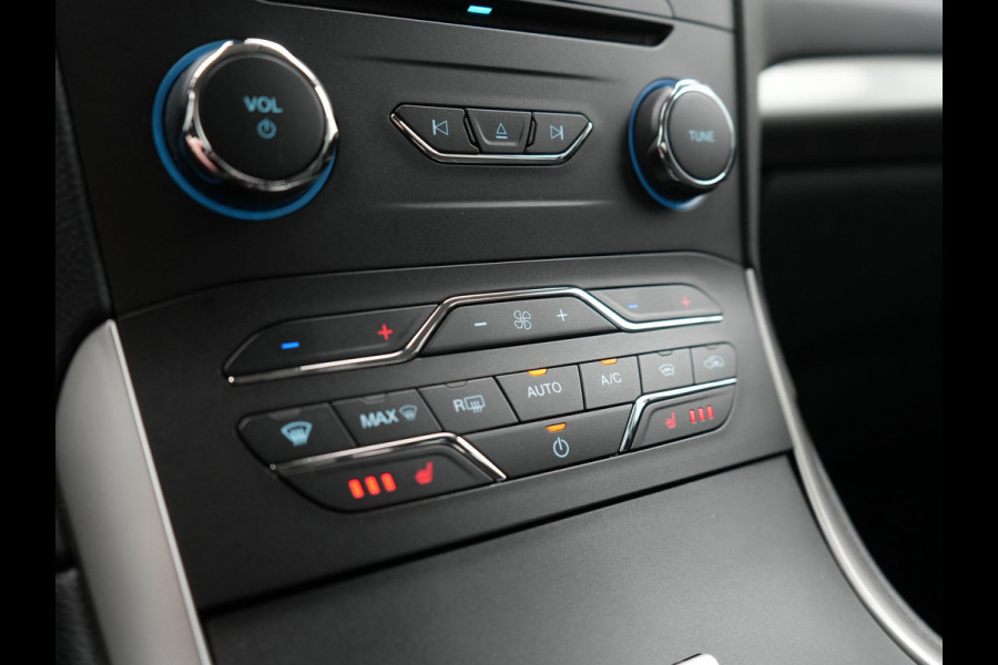 Ford Galaxy 2.0 Titanium Automaat 7 Persoons 241pk | Camera | Apple Carplay | Voorstoelen Verwarmd | Cruise Control | LED Koplampen | Navigatie |
