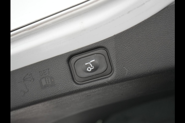 Ford Galaxy 2.0 Titanium Automaat 7 Persoons 241pk | Camera | Apple Carplay | Voorstoelen Verwarmd | Cruise Control | LED Koplampen | Navigatie |
