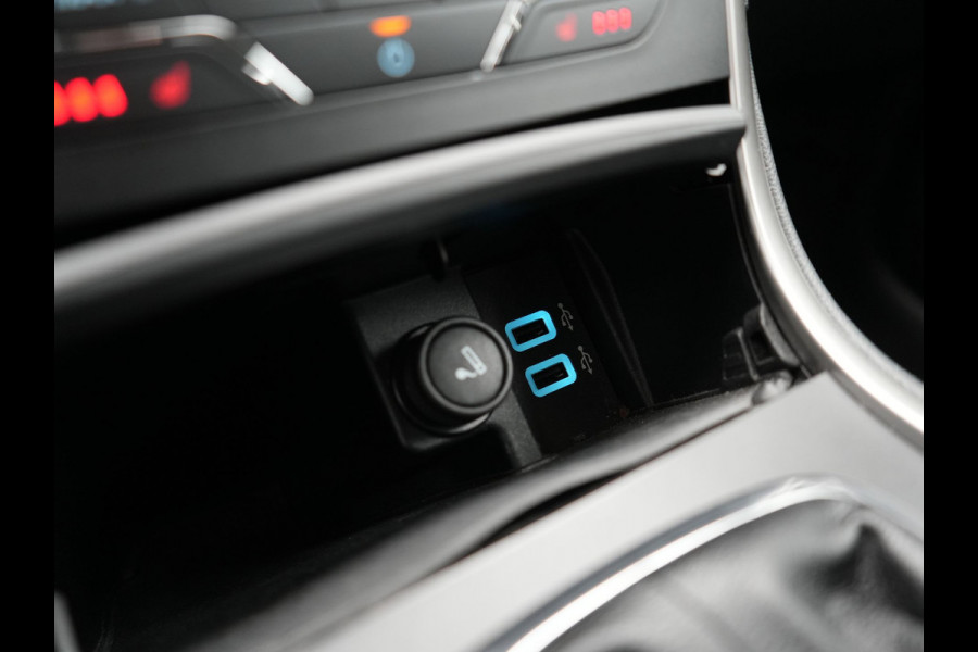 Ford Galaxy 2.0 Titanium Automaat 7 Persoons 241pk | Camera | Apple Carplay | Voorstoelen Verwarmd | Cruise Control | LED Koplampen | Navigatie |
