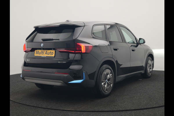 BMW iX1 xDrive30 67 kWh 313pk Dealer O.H. | Adaptief M Onderstel | Camera | Cruise Control | Stoelverwarming | Widescreen Navi | Park Assist | Apple Carplay | Navigatie | DAB | Standkachel |