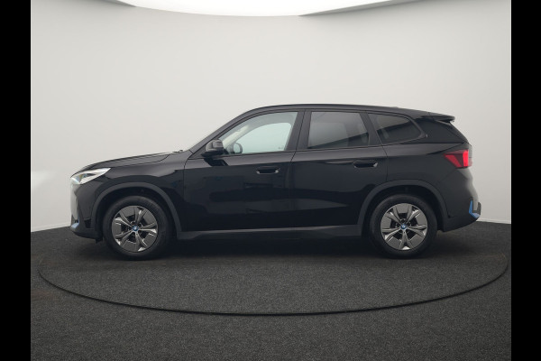 BMW iX1 xDrive30 67 kWh 313pk Dealer O.H. | Adaptief M Onderstel | Camera | Cruise Control | Stoelverwarming | Widescreen Navi | Park Assist | Apple Carplay | Navigatie | DAB | Standkachel |