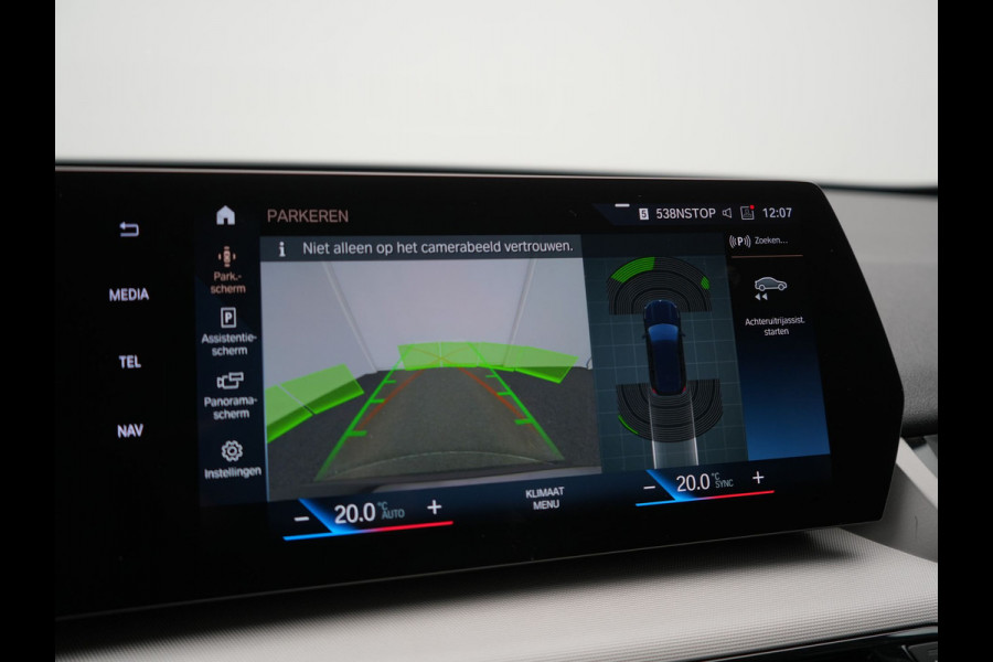 BMW iX1 xDrive30 67 kWh 313pk Dealer O.H. | Adaptief M Onderstel | Camera | Cruise Control | Stoelverwarming | Widescreen Navi | Park Assist | Apple Carplay | Navigatie | DAB | Standkachel |