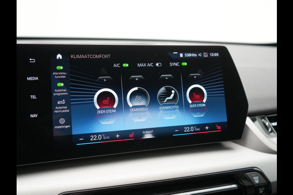 BMW iX1 xDrive30 67 kWh 313pk Dealer O.H. | Adaptief M Onderstel | Camera | Cruise Control | Stoelverwarming | Widescreen Navi | Park Assist | Apple Carplay | Navigatie | DAB | Standkachel |