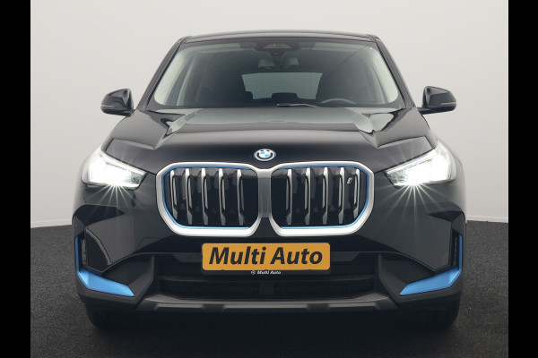 BMW iX1 xDrive30 67 kWh 313pk Dealer O.H. | Adaptief M Onderstel | Camera | Cruise Control | Stoelverwarming | Widescreen Navi | Park Assist | Apple Carplay | Navigatie | DAB | Standkachel |