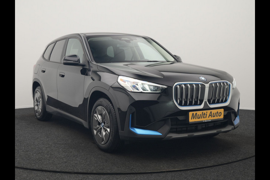 BMW iX1 xDrive30 67 kWh 313pk Dealer O.H. | Adaptief M Onderstel | Camera | Cruise Control | Stoelverwarming | Widescreen Navi | Park Assist | Apple Carplay | Navigatie | DAB | Standkachel |